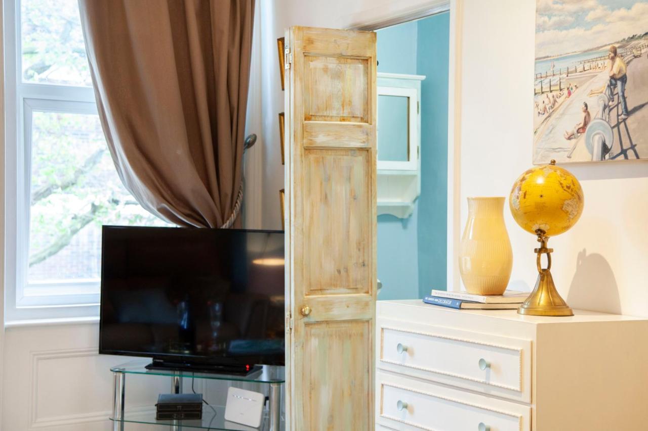 Treeside Suite By Grandeur Property บอร์นมัธ ภายนอก รูปภาพ